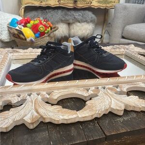 Woman’s tennis shoes